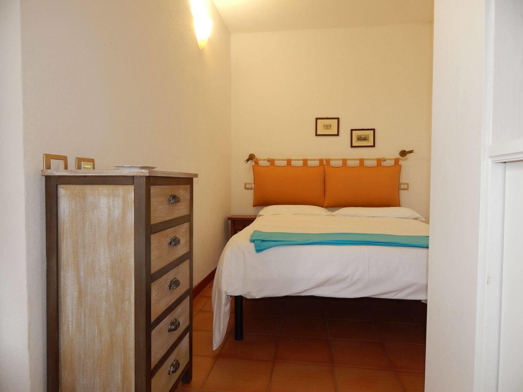 Fullino Nero Rta - Residenza Turistico Alberghiera Siena Eksteriør billede