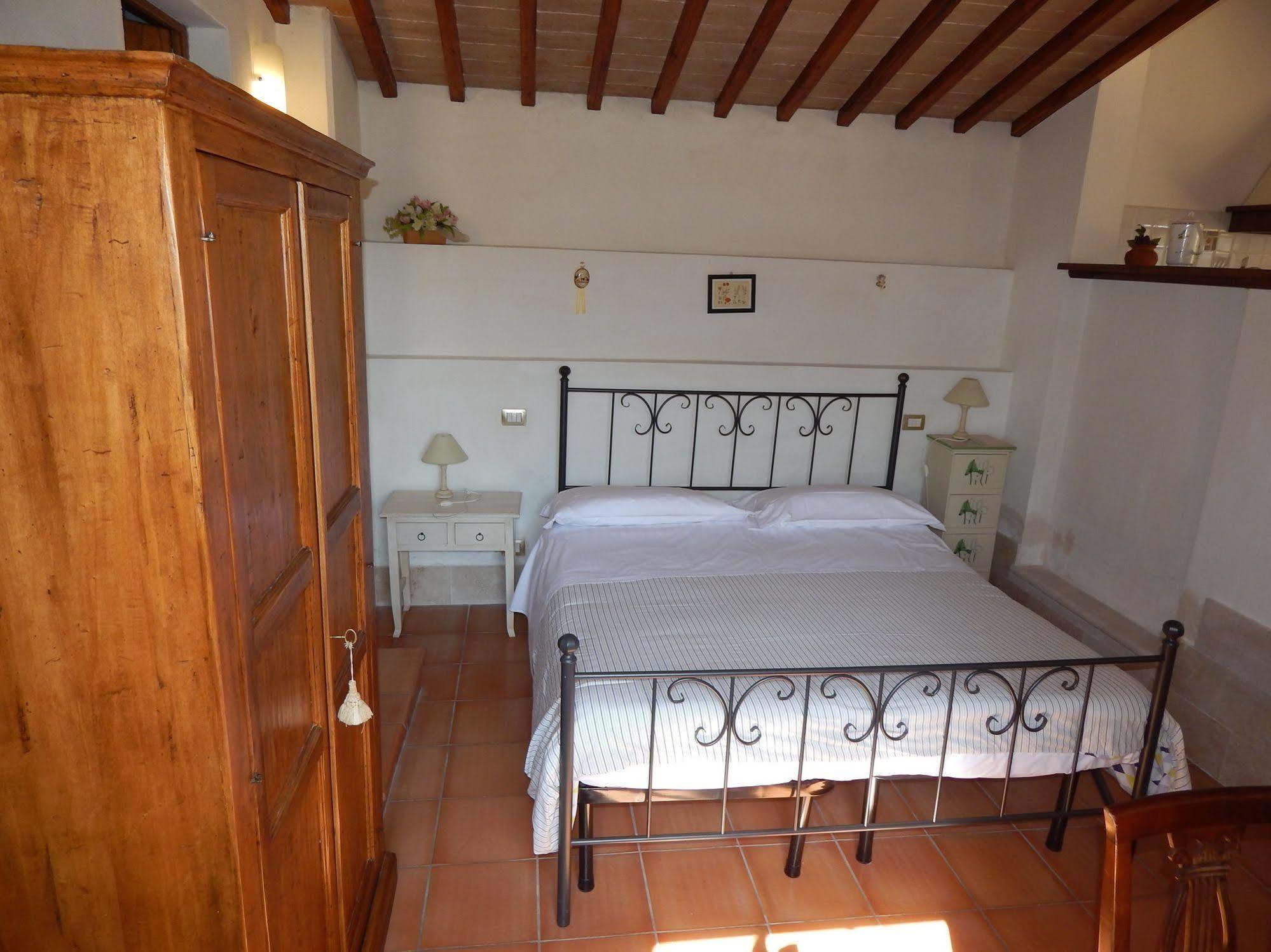 Fullino Nero Rta - Residenza Turistico Alberghiera Siena Eksteriør billede