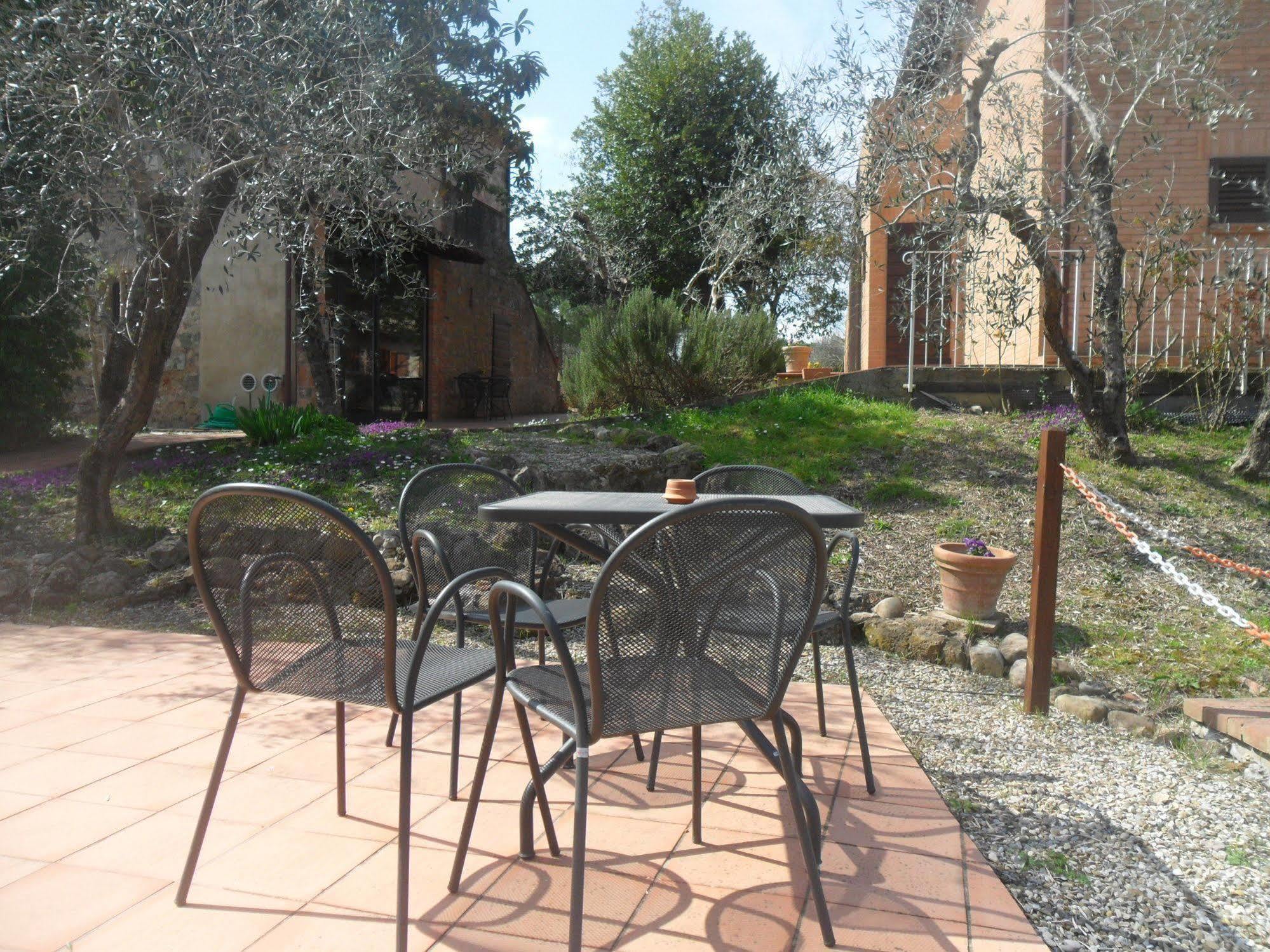 Fullino Nero Rta - Residenza Turistico Alberghiera Siena Eksteriør billede